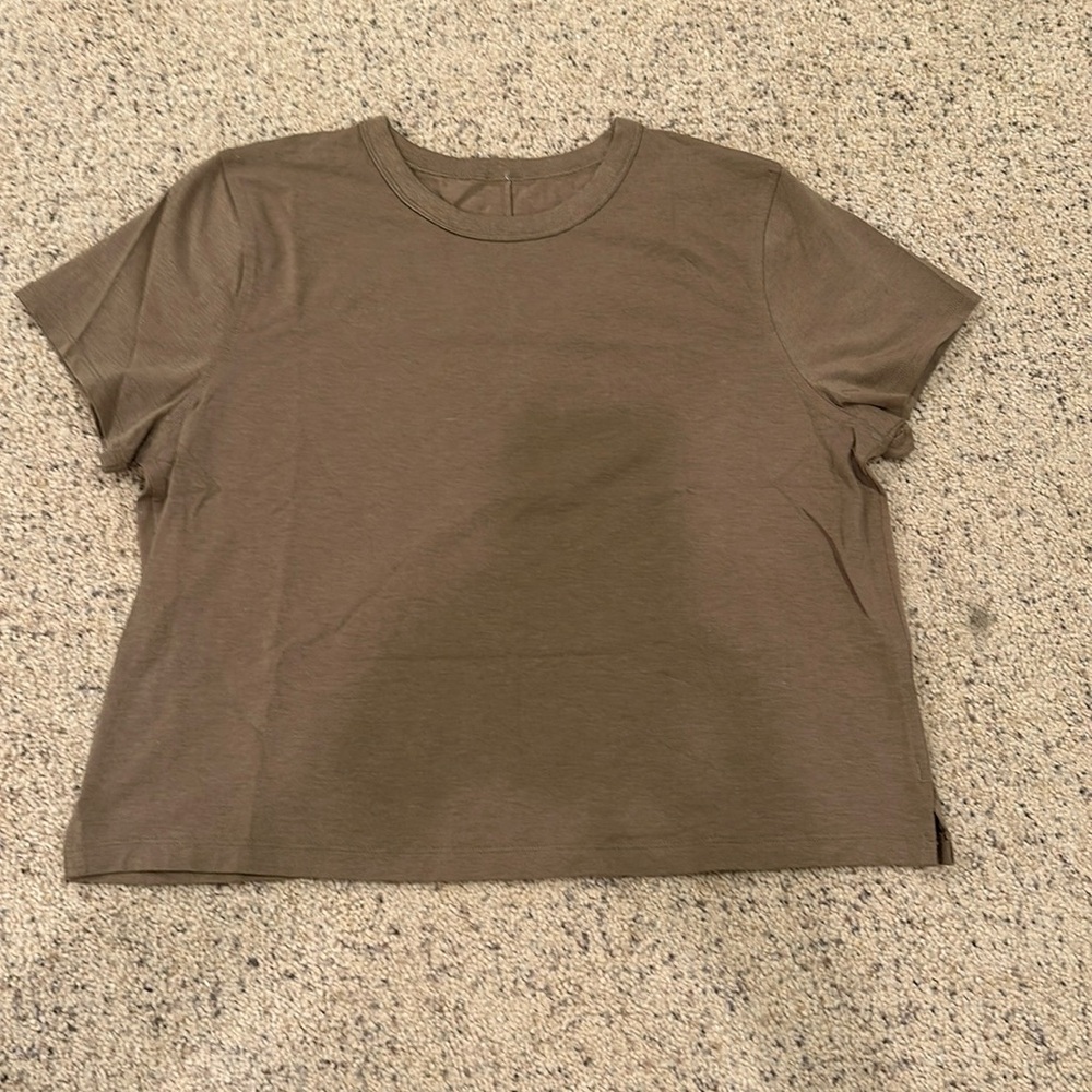 EUC Lululemon cotton blend tee